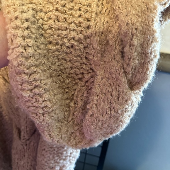 Rumored NWOT sweater. Very oversized. Fits up to large. Hand knitted - Picture 9 of 10